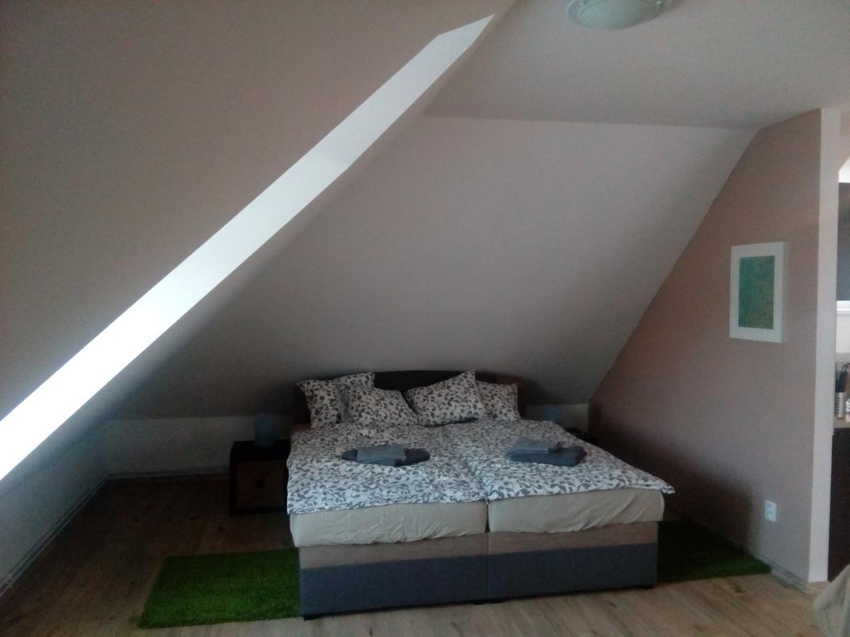 Hostinske Pokoje U Kulinare Domažlice Buitenkant foto